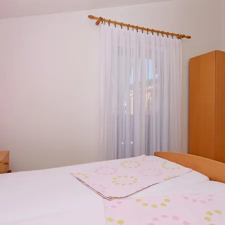 Apartamento With Parking Space Barbat, Rab - 24547