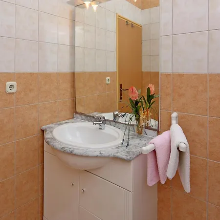 Apartamento With Parking Space Barbat, Rab - 24547 *